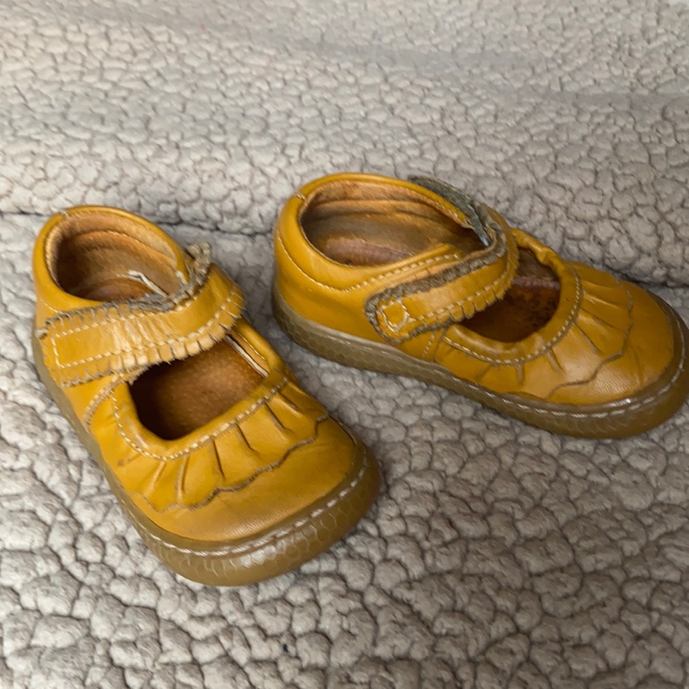 Livie and Luca size 5
